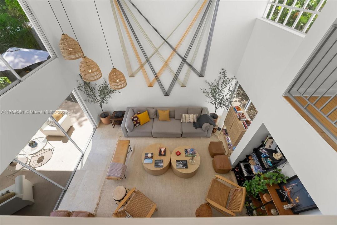 Recientemente alquilado: $12,900 (3 camas, 3 baños, 2215 Pies cuadrados)