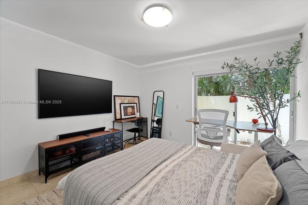 Recientemente alquilado: $12,900 (3 camas, 3 baños, 2215 Pies cuadrados)