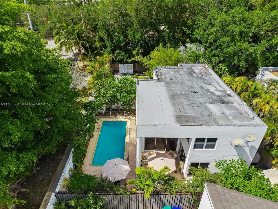 Recientemente alquilado: $12,900 (3 camas, 3 baños, 2215 Pies cuadrados)