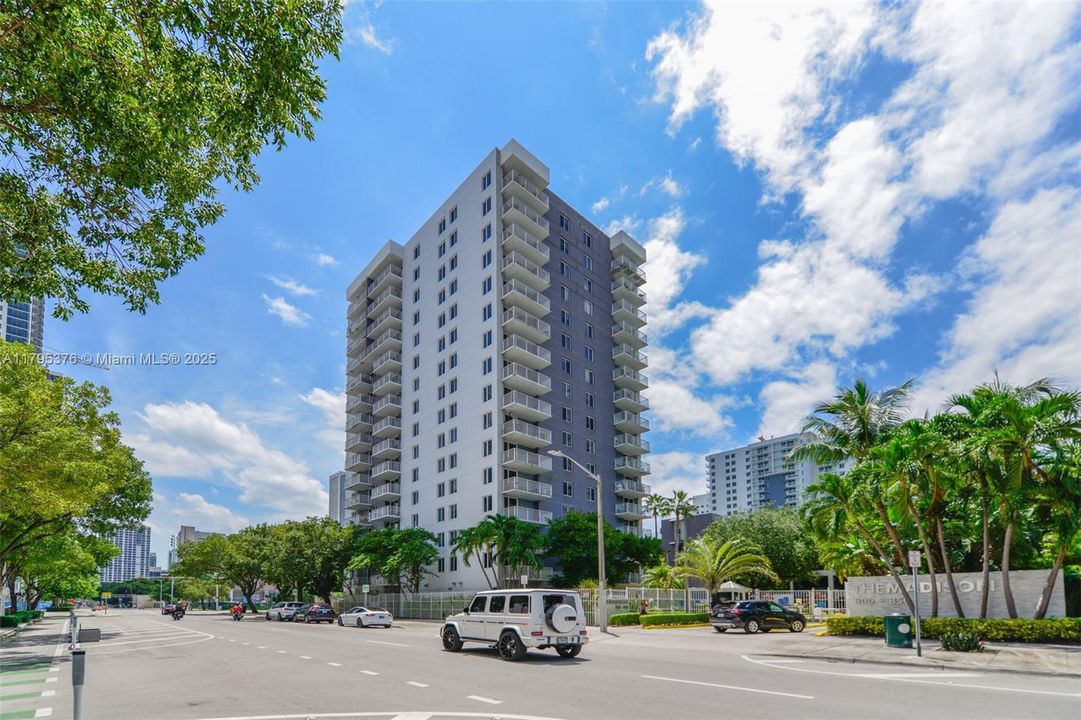 最近售出: $315,000 (2 贝兹, 2 浴室, 914 平方英尺)