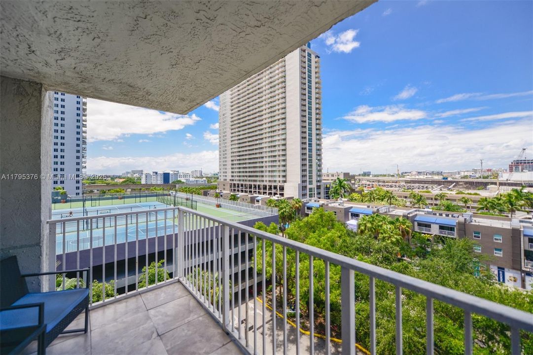 最近售出: $315,000 (2 贝兹, 2 浴室, 914 平方英尺)