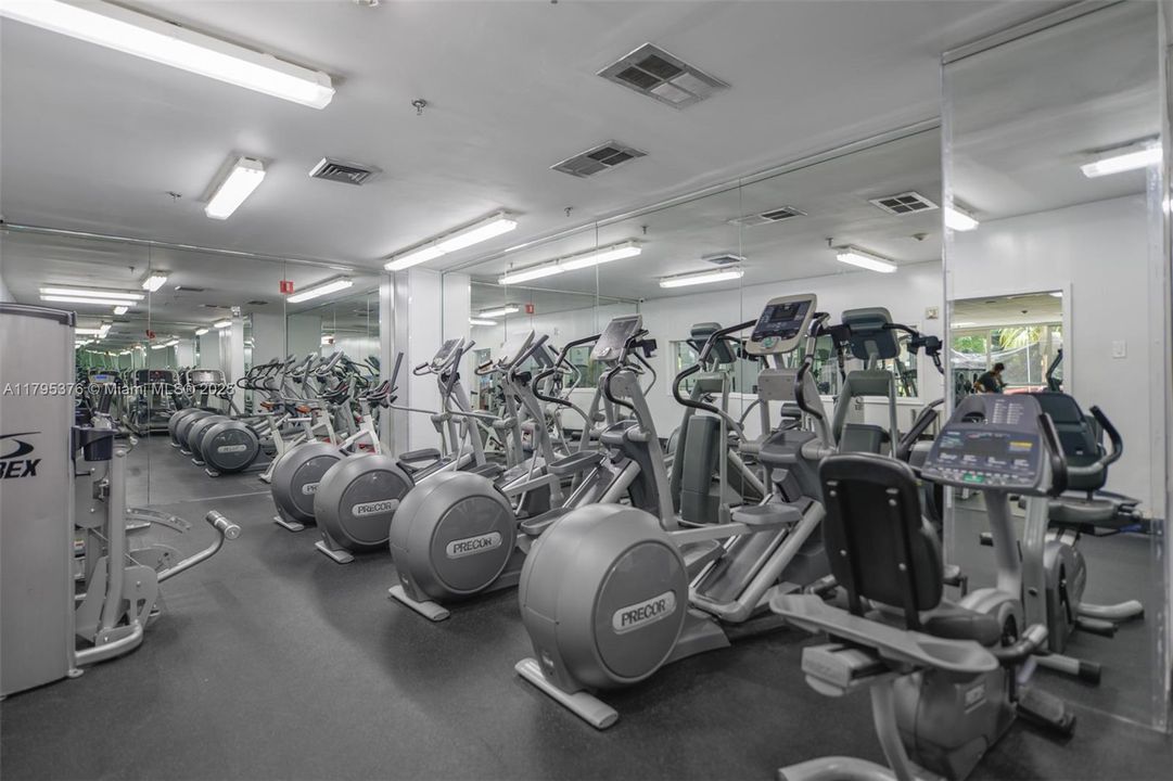 最近售出: $315,000 (2 贝兹, 2 浴室, 914 平方英尺)