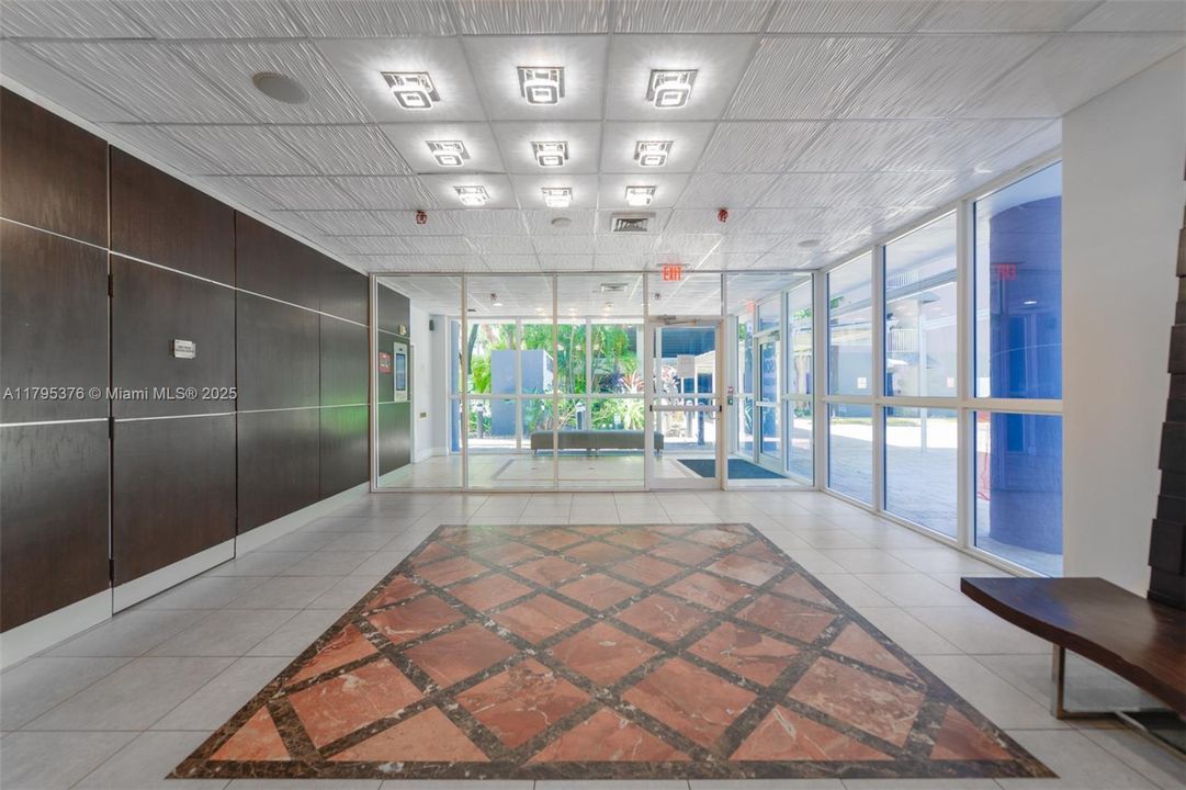 最近售出: $315,000 (2 贝兹, 2 浴室, 914 平方英尺)