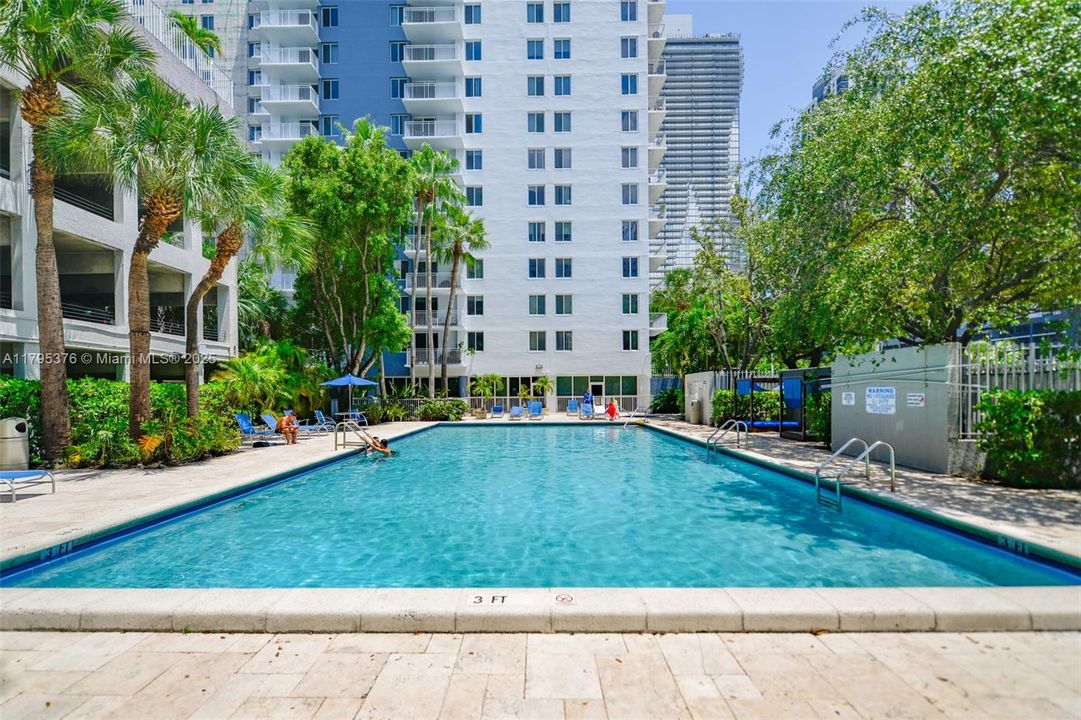 最近售出: $315,000 (2 贝兹, 2 浴室, 914 平方英尺)