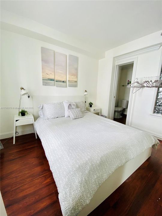 For Sale: $389,000 (1 beds, 1 baths, 410 Square Feet)