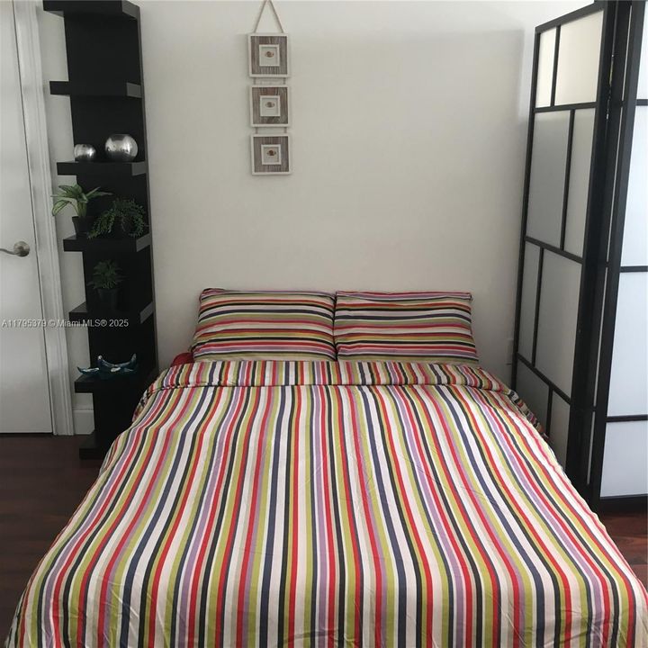 For Sale: $389,000 (1 beds, 1 baths, 410 Square Feet)