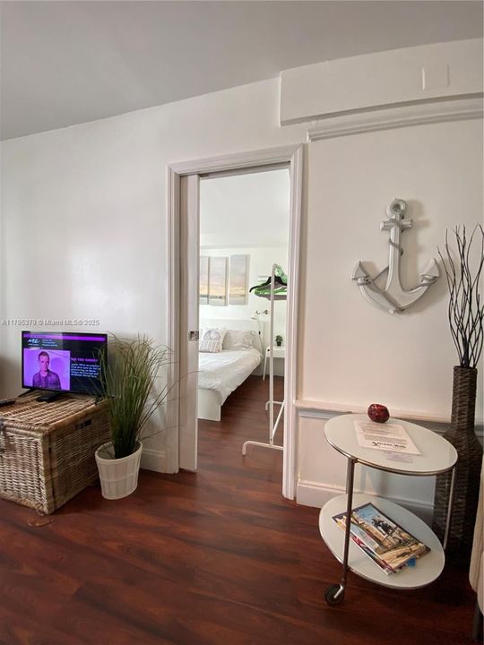 For Sale: $389,000 (1 beds, 1 baths, 410 Square Feet)