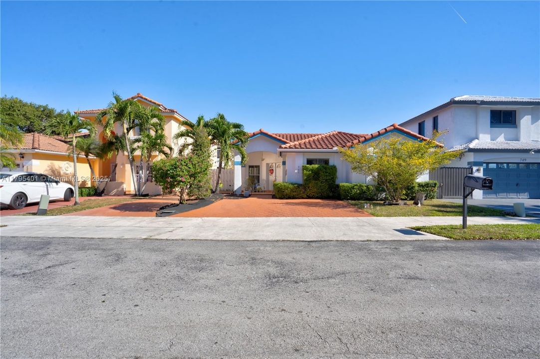 Vendido Recientemente: $598,000 (3 camas, 2 baños, 1607 Pies cuadrados)