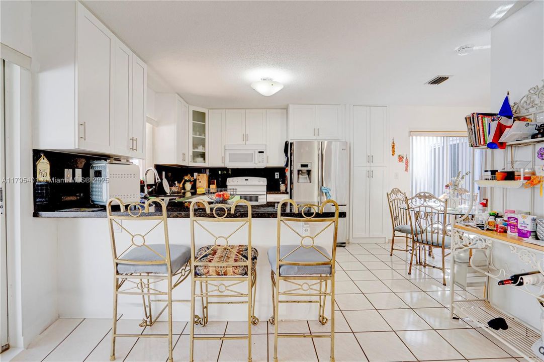 Vendido Recientemente: $598,000 (3 camas, 2 baños, 1607 Pies cuadrados)