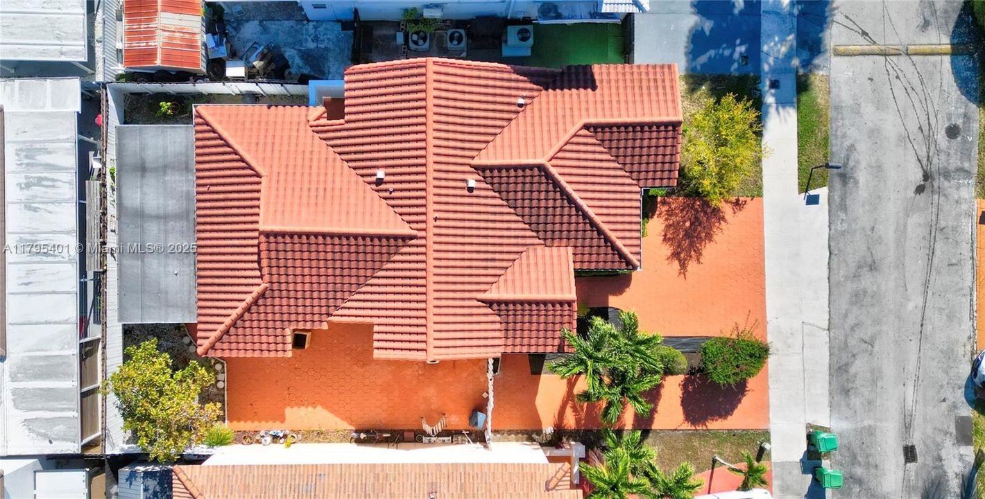 Vendido Recientemente: $598,000 (3 camas, 2 baños, 1607 Pies cuadrados)