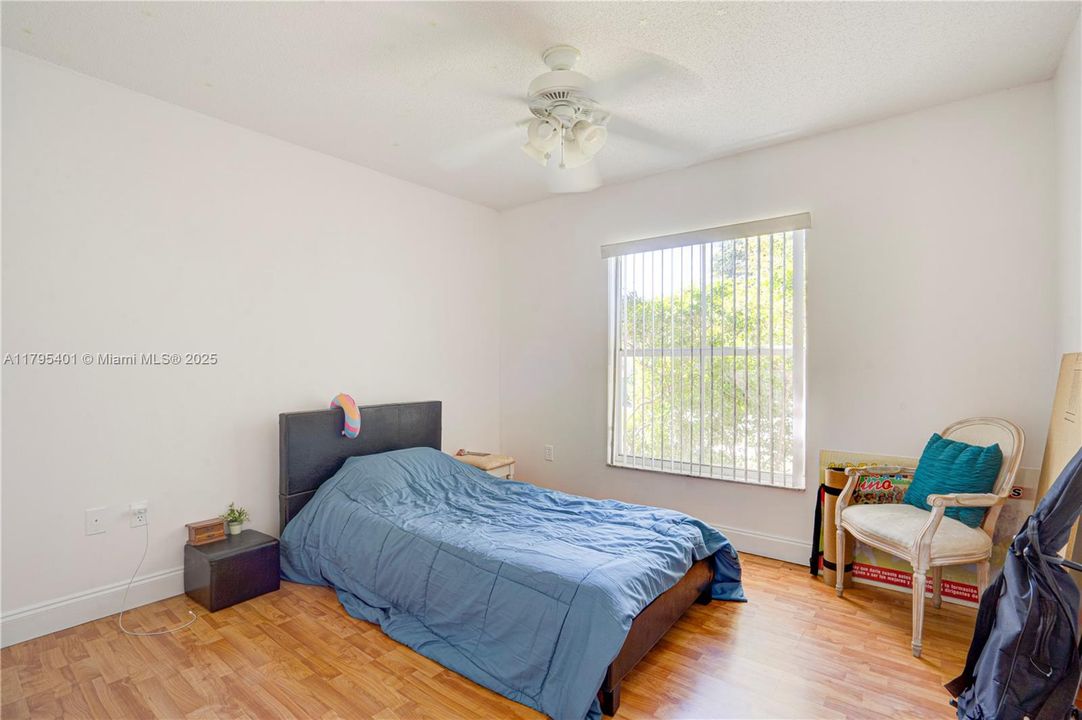 Vendido Recientemente: $598,000 (3 camas, 2 baños, 1607 Pies cuadrados)