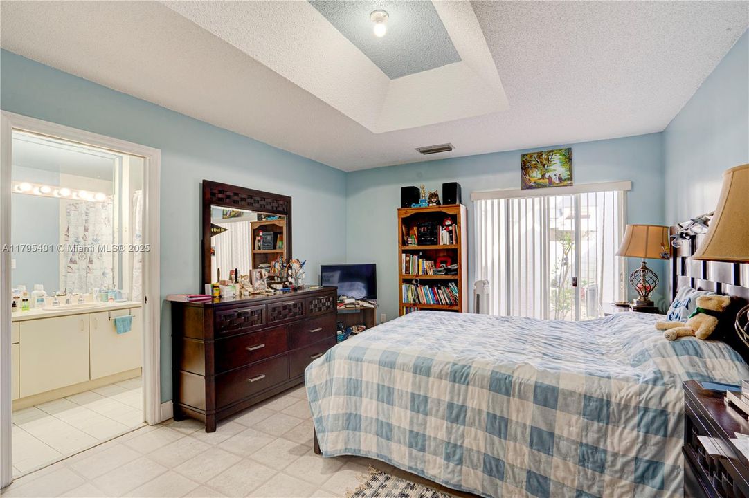 Vendido Recientemente: $598,000 (3 camas, 2 baños, 1607 Pies cuadrados)