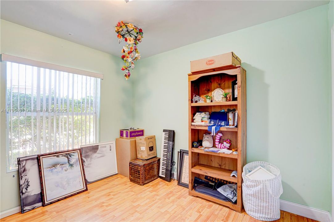 Vendido Recientemente: $598,000 (3 camas, 2 baños, 1607 Pies cuadrados)