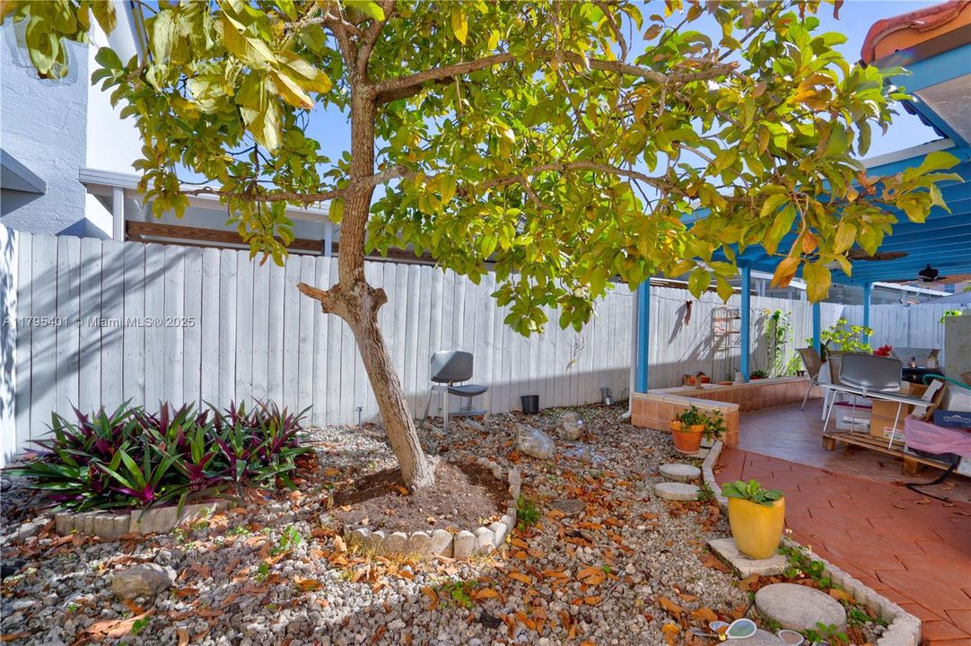 Vendido Recientemente: $598,000 (3 camas, 2 baños, 1607 Pies cuadrados)