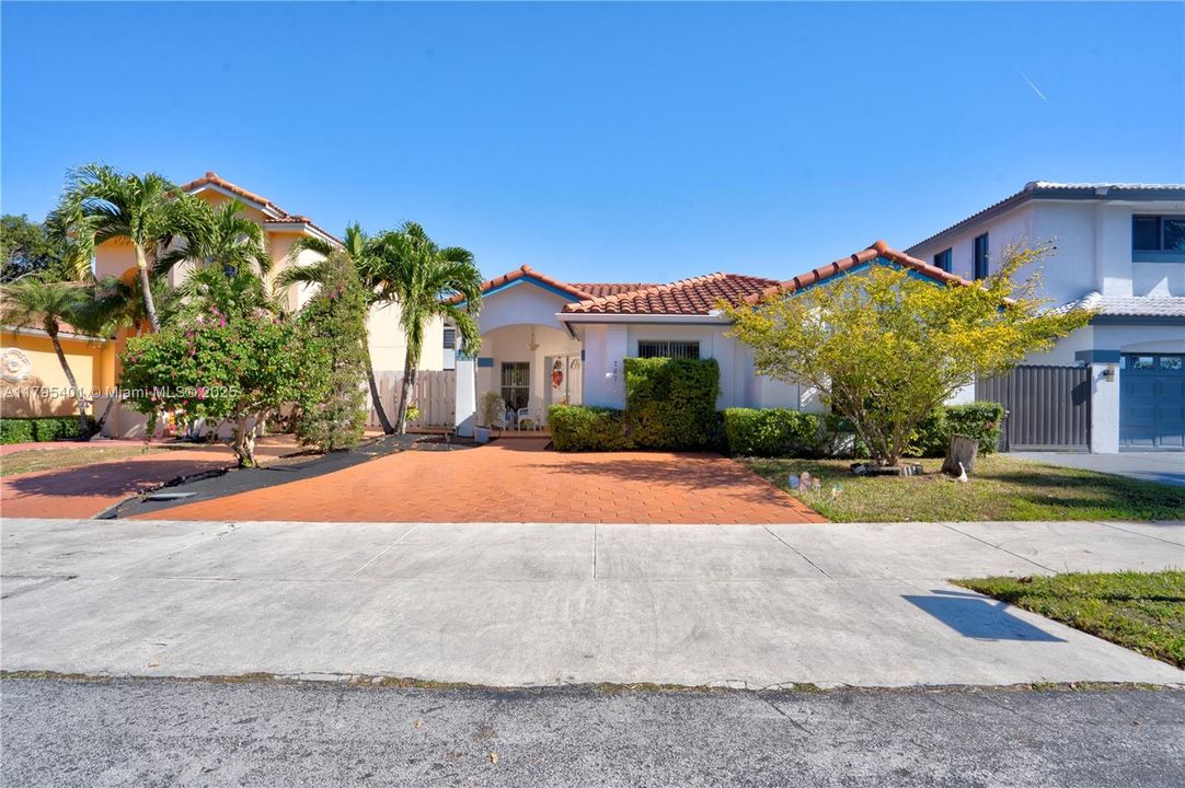 Vendido Recientemente: $598,000 (3 camas, 2 baños, 1607 Pies cuadrados)