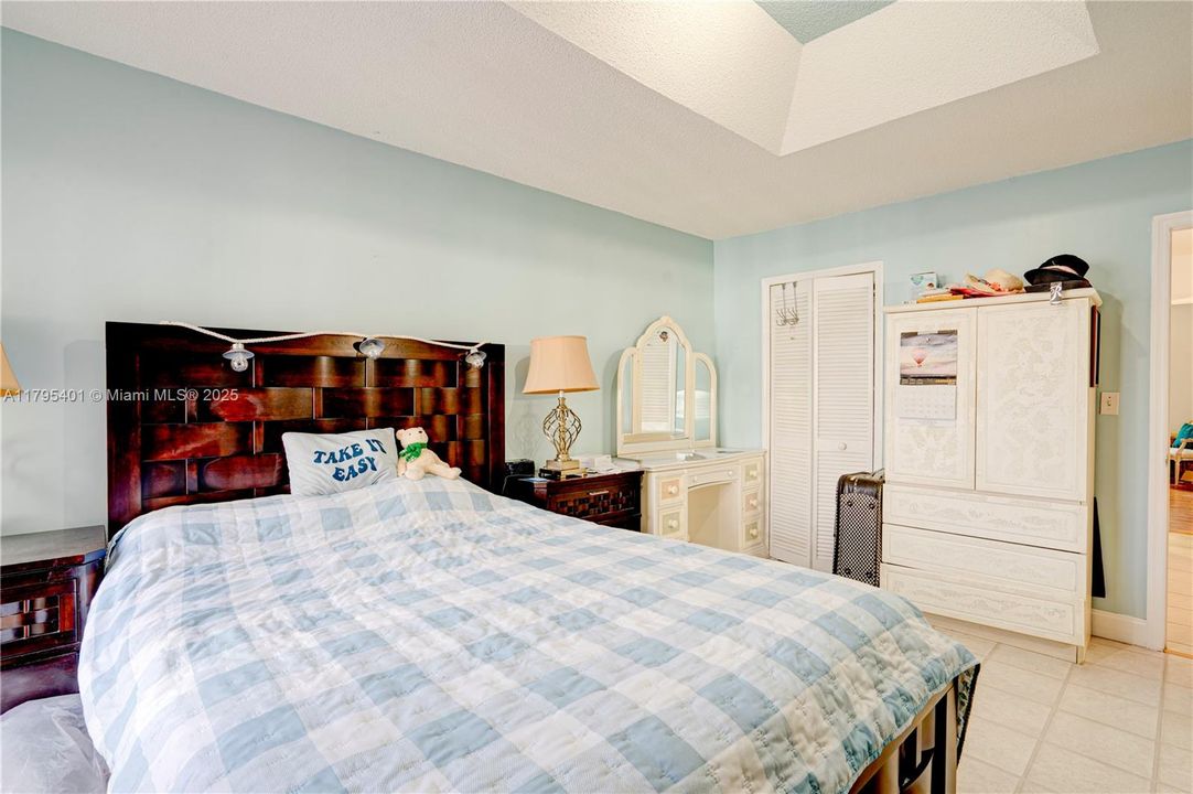 Vendido Recientemente: $598,000 (3 camas, 2 baños, 1607 Pies cuadrados)