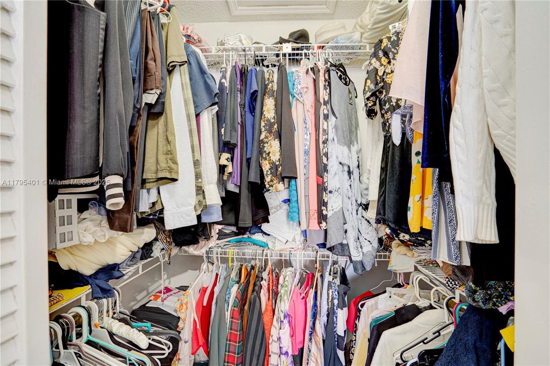 Vendido Recientemente: $598,000 (3 camas, 2 baños, 1607 Pies cuadrados)