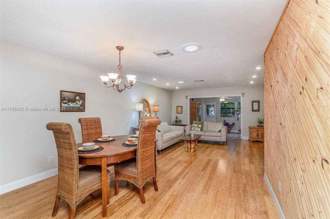 Vendido Recientemente: $349,000 (2 camas, 2 baños, 0 Pies cuadrados)