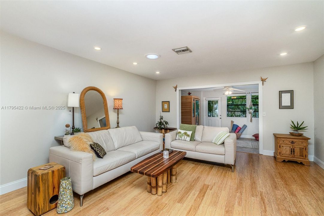 Vendido Recientemente: $349,000 (2 camas, 2 baños, 0 Pies cuadrados)