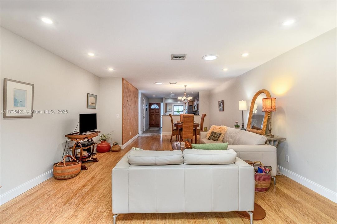 Vendido Recientemente: $349,000 (2 camas, 2 baños, 0 Pies cuadrados)