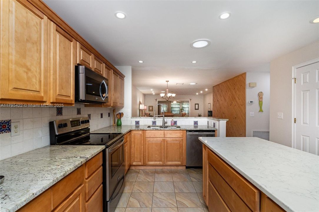 Vendido Recientemente: $349,000 (2 camas, 2 baños, 0 Pies cuadrados)