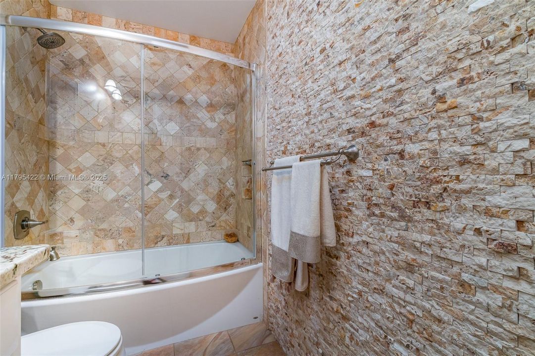 Vendido Recientemente: $349,000 (2 camas, 2 baños, 0 Pies cuadrados)