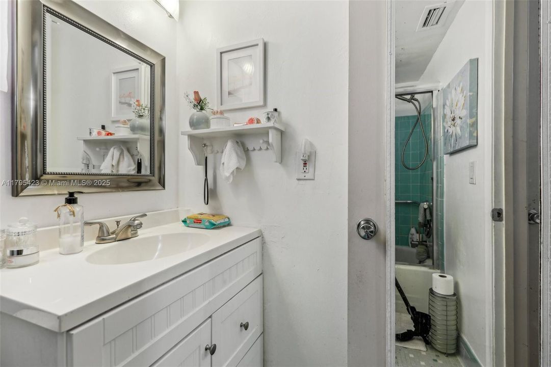 Недавно продано: $75,000 (1 спален, 1 ванн, 624 Квадратных фут)