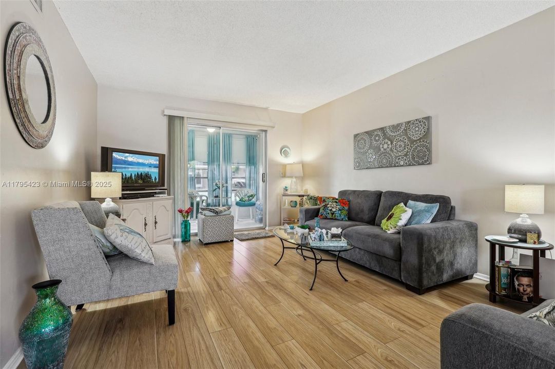 Недавно продано: $75,000 (1 спален, 1 ванн, 624 Квадратных фут)