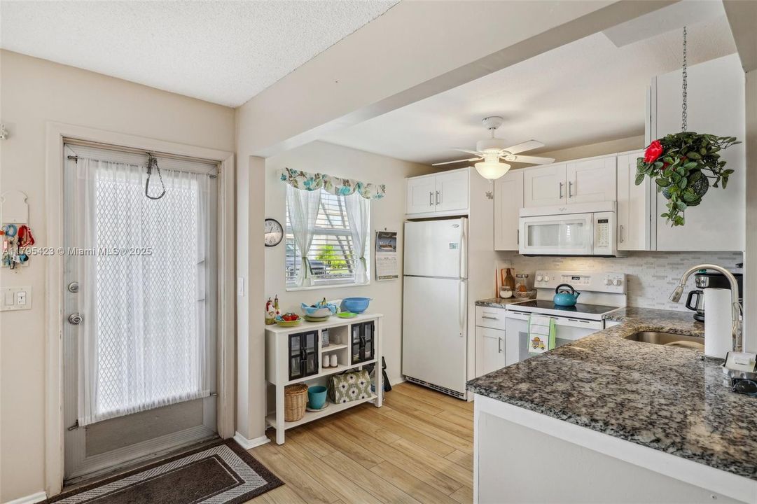 Недавно продано: $75,000 (1 спален, 1 ванн, 624 Квадратных фут)