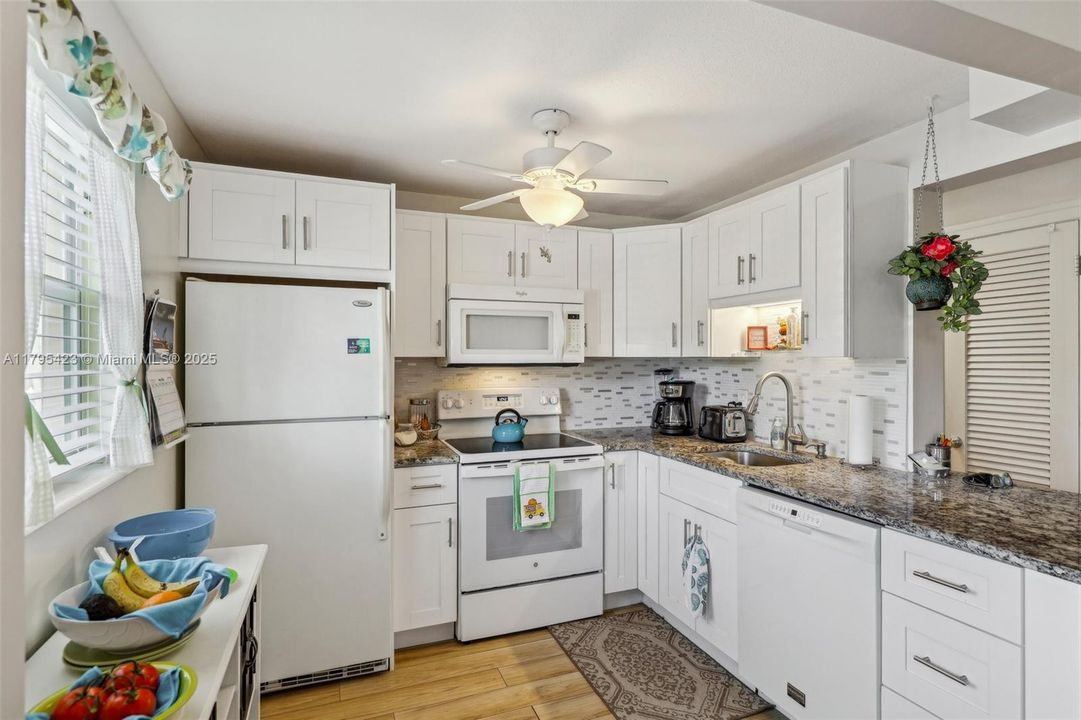 Недавно продано: $75,000 (1 спален, 1 ванн, 624 Квадратных фут)