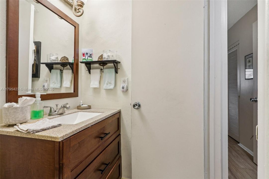 Недавно продано: $75,000 (1 спален, 1 ванн, 624 Квадратных фут)