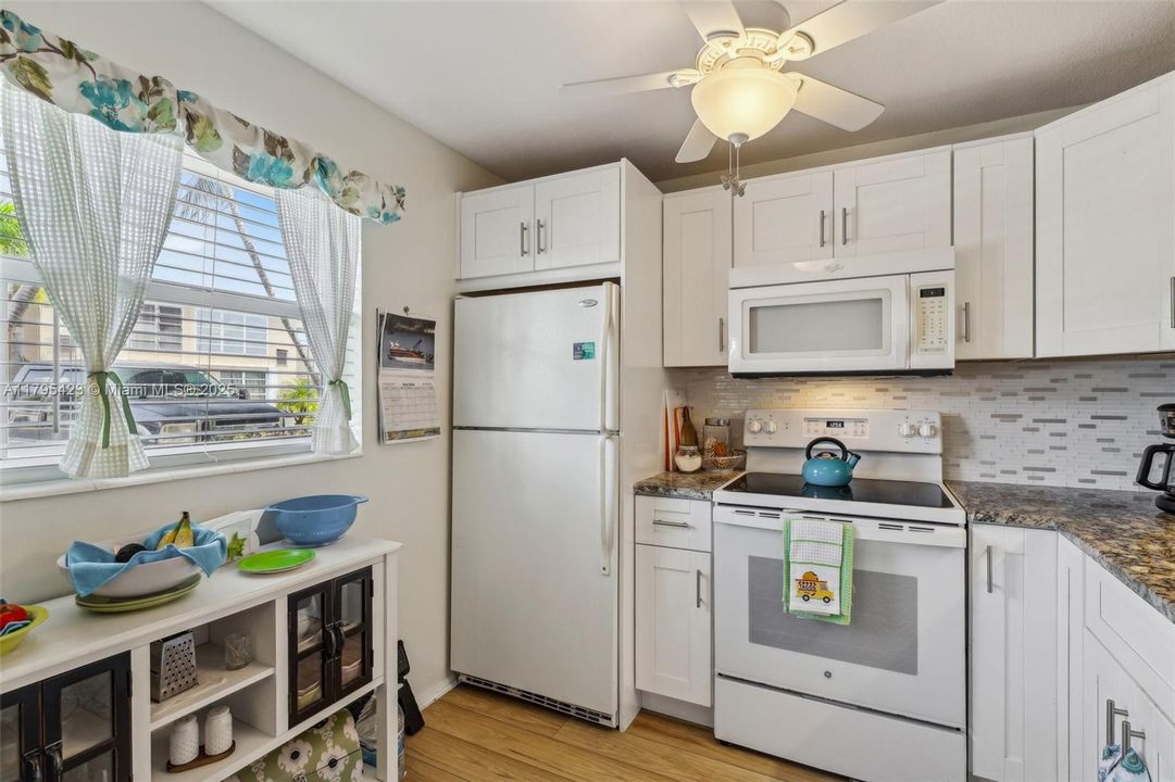 Недавно продано: $75,000 (1 спален, 1 ванн, 624 Квадратных фут)