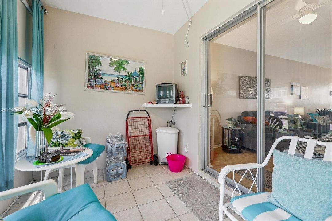 Недавно продано: $75,000 (1 спален, 1 ванн, 624 Квадратных фут)