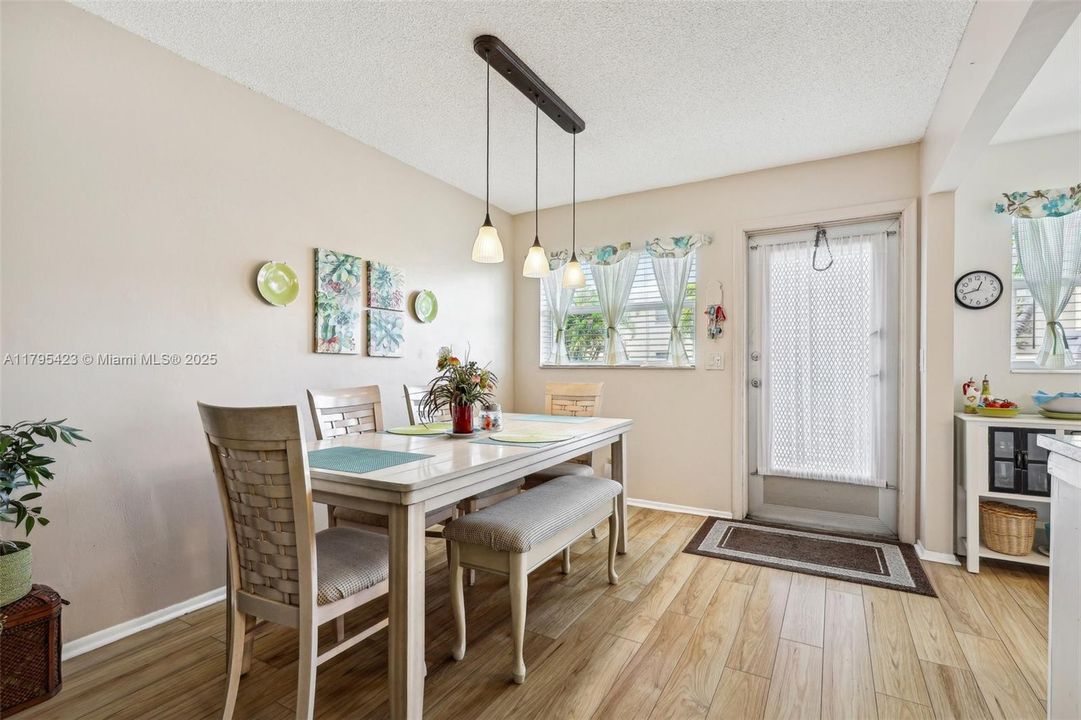 Недавно продано: $75,000 (1 спален, 1 ванн, 624 Квадратных фут)