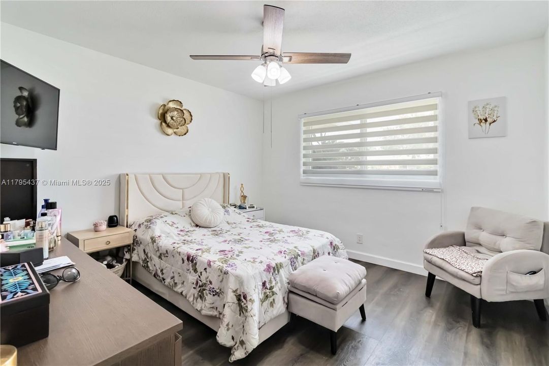 Recently Sold: $899,900 (4 beds, 2 baths, 3319 Square Feet)