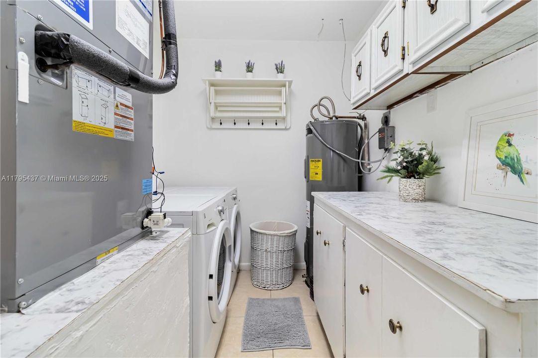 Recently Sold: $899,900 (4 beds, 2 baths, 3319 Square Feet)