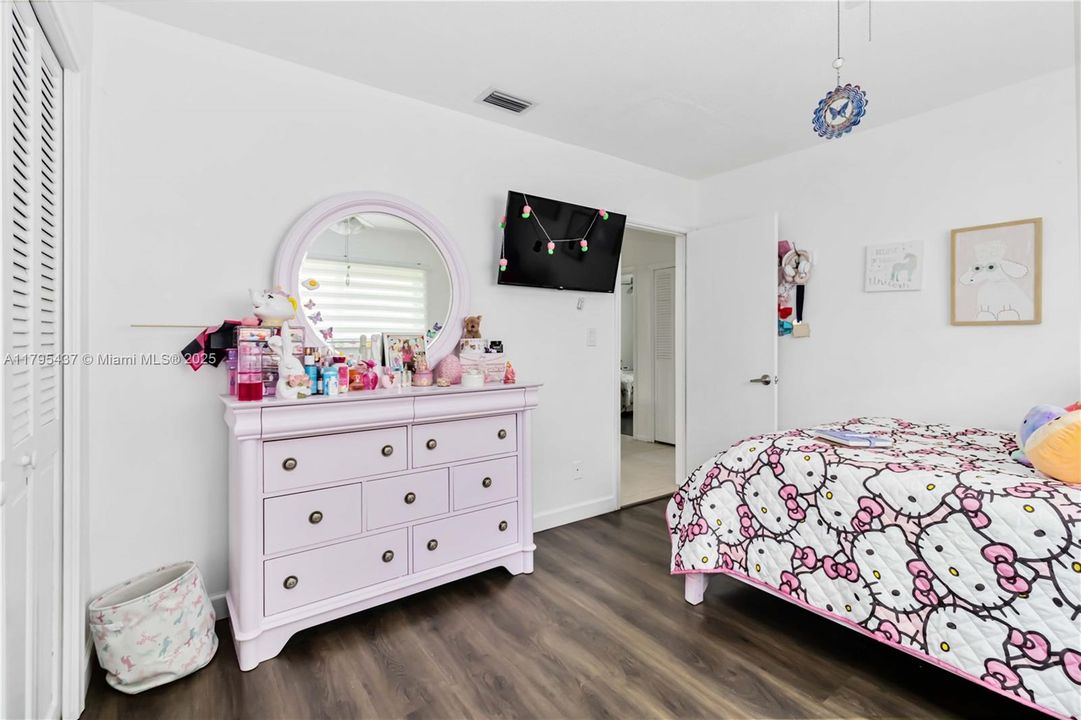 Recently Sold: $899,900 (4 beds, 2 baths, 3319 Square Feet)