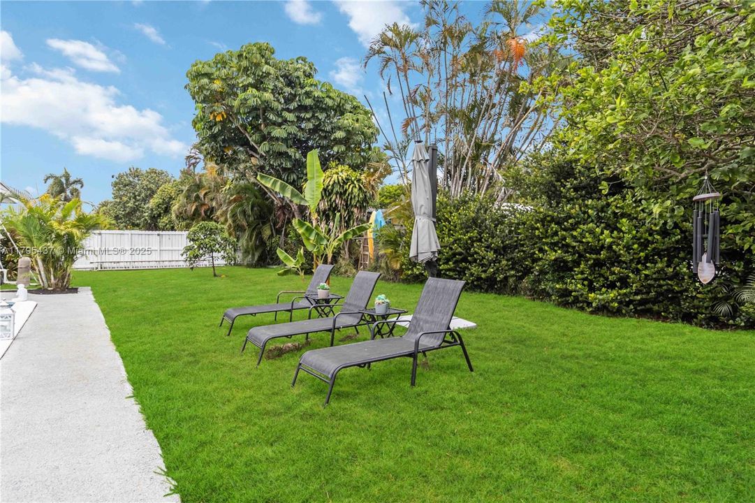 Recently Sold: $899,900 (4 beds, 2 baths, 3319 Square Feet)