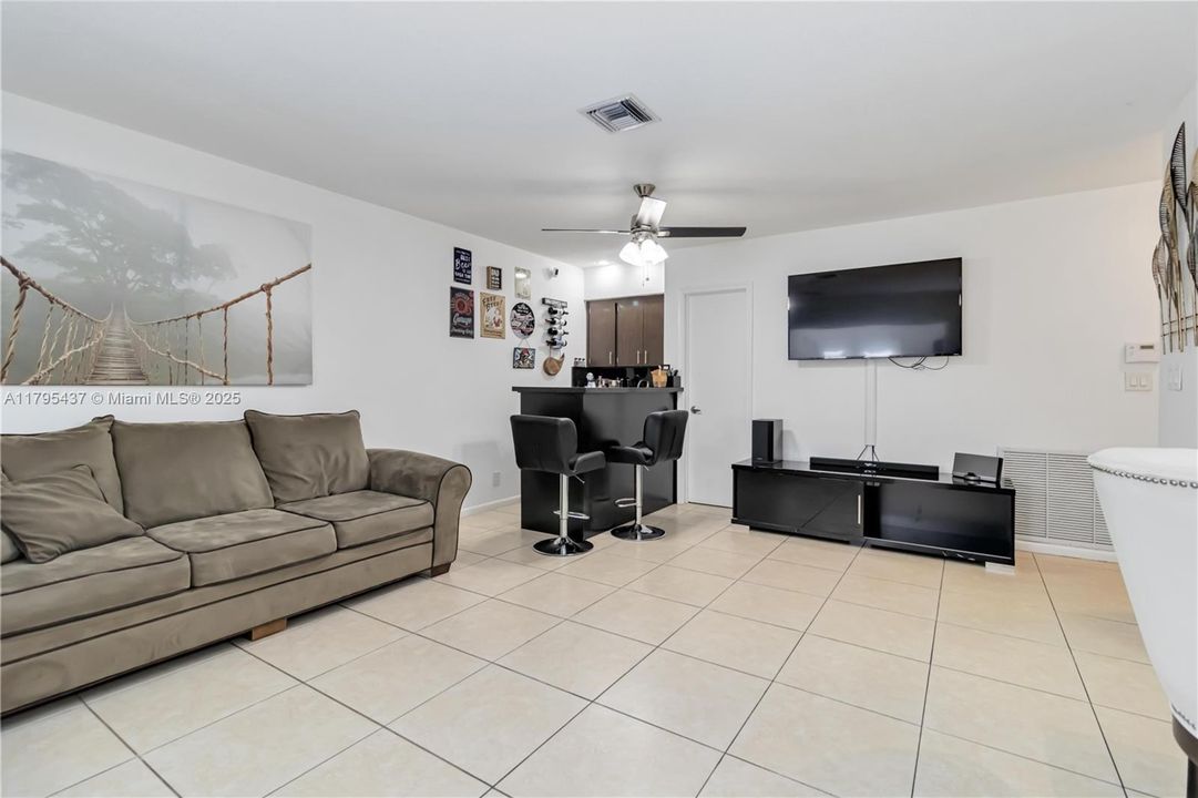 Recently Sold: $899,900 (4 beds, 2 baths, 3319 Square Feet)