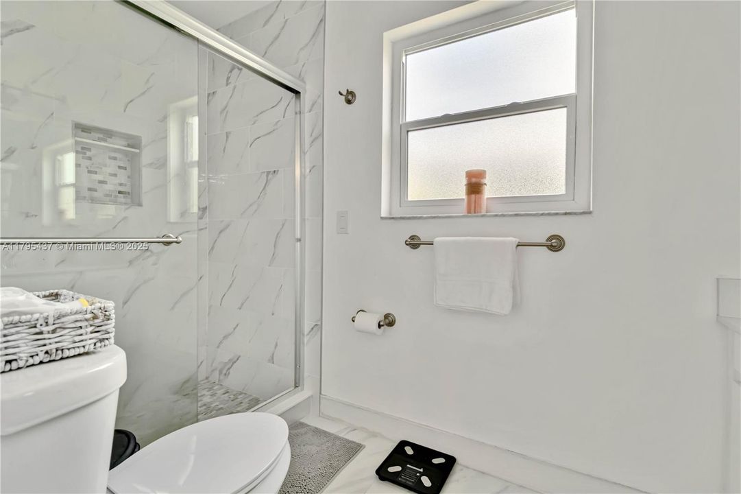 Recently Sold: $899,900 (4 beds, 2 baths, 3319 Square Feet)