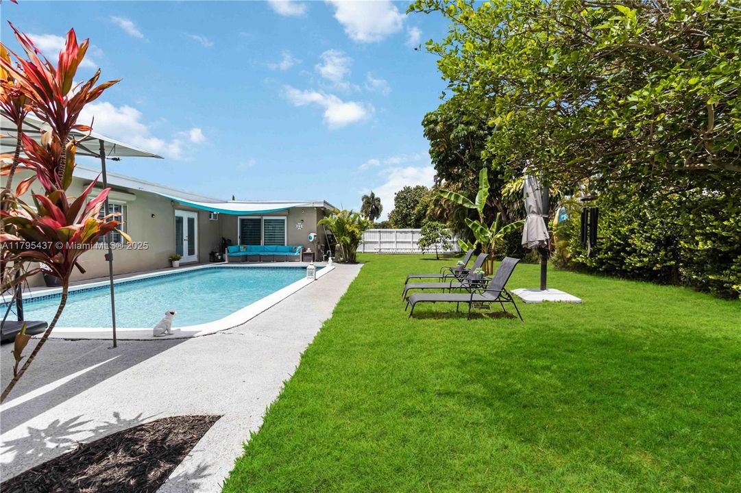 Recently Sold: $899,900 (4 beds, 2 baths, 3319 Square Feet)