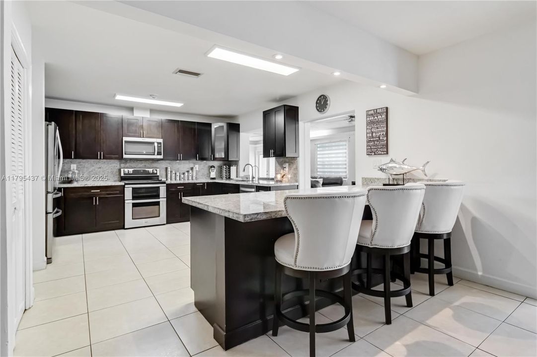 Recently Sold: $899,900 (4 beds, 2 baths, 3319 Square Feet)