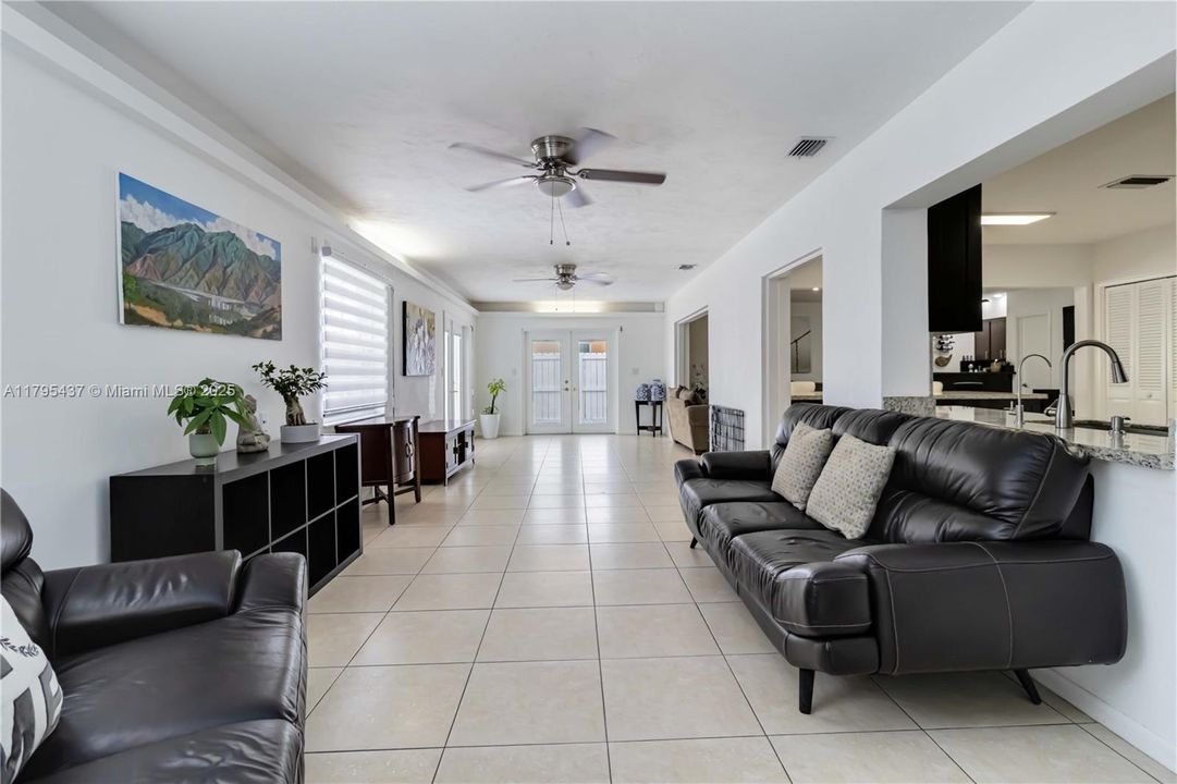 Recently Sold: $899,900 (4 beds, 2 baths, 3319 Square Feet)