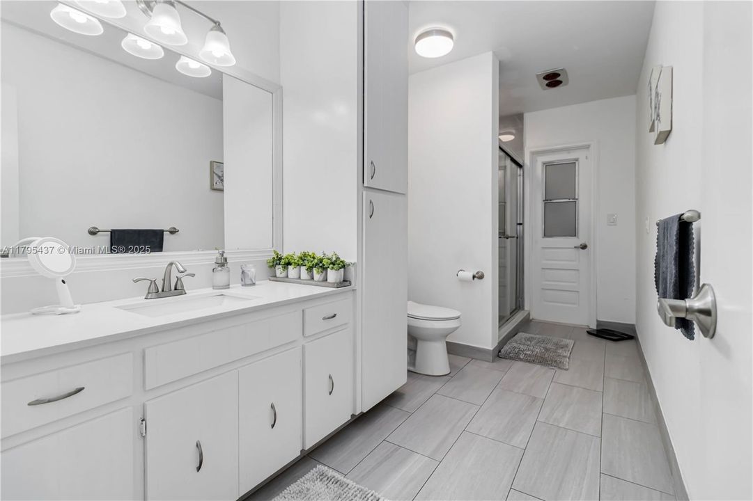 Recently Sold: $899,900 (4 beds, 2 baths, 3319 Square Feet)