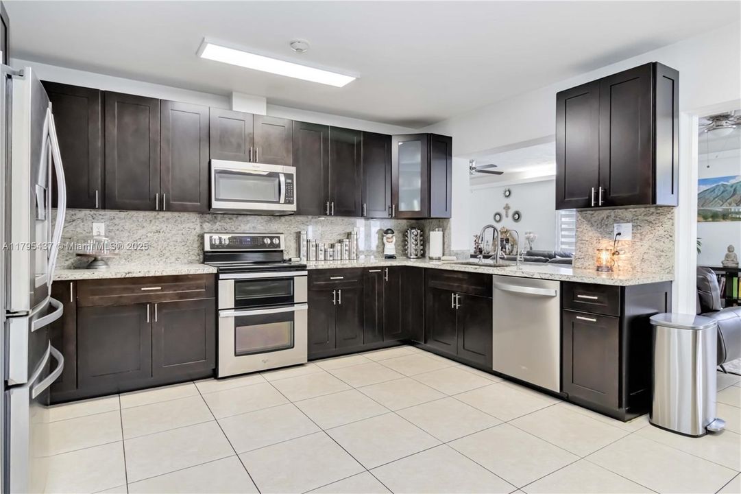 Recently Sold: $899,900 (4 beds, 2 baths, 3319 Square Feet)