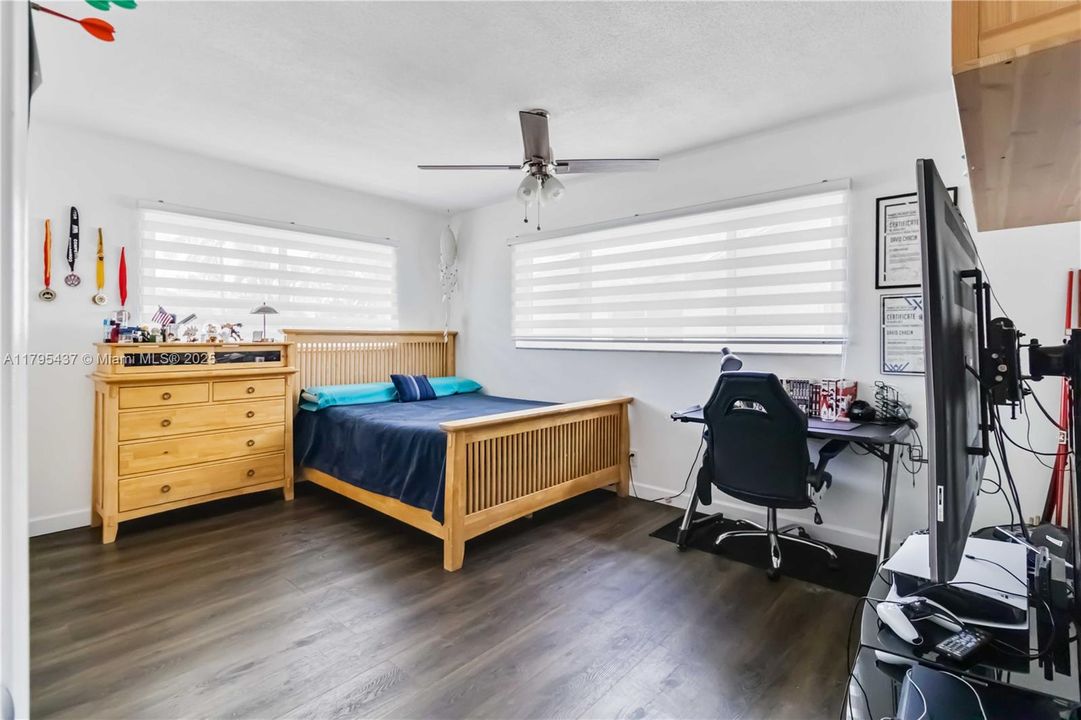 Recently Sold: $899,900 (4 beds, 2 baths, 3319 Square Feet)