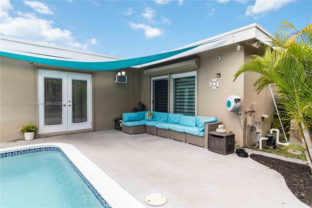 Recently Sold: $899,900 (4 beds, 2 baths, 3319 Square Feet)