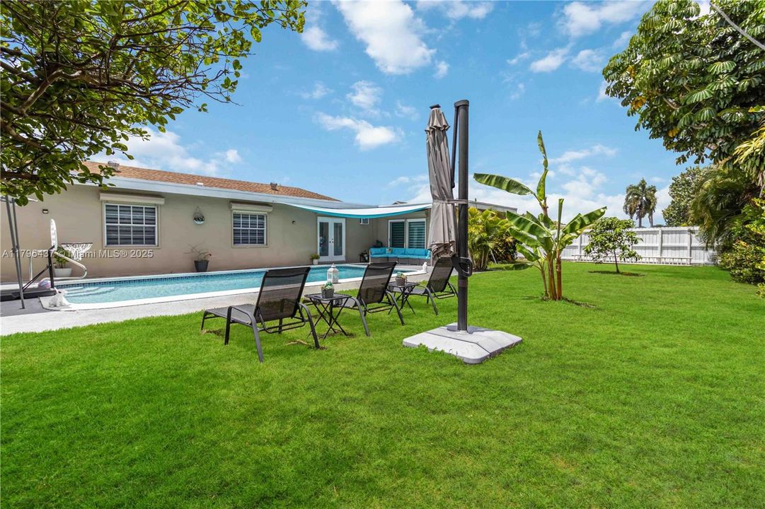 Recently Sold: $899,900 (4 beds, 2 baths, 3319 Square Feet)