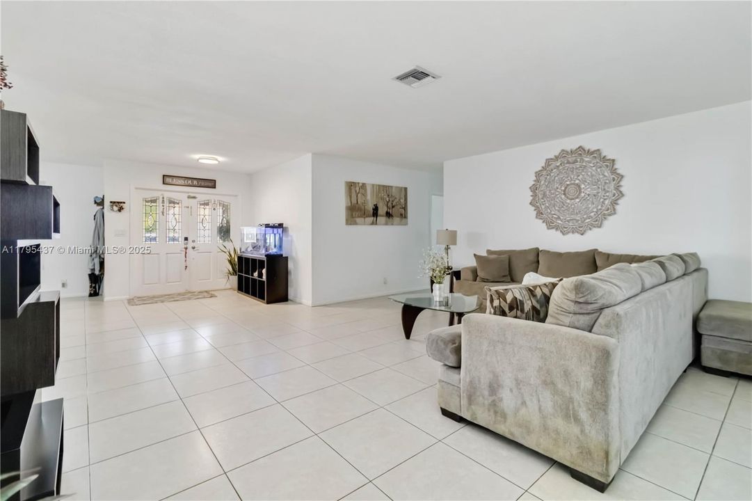 Recently Sold: $899,900 (4 beds, 2 baths, 3319 Square Feet)