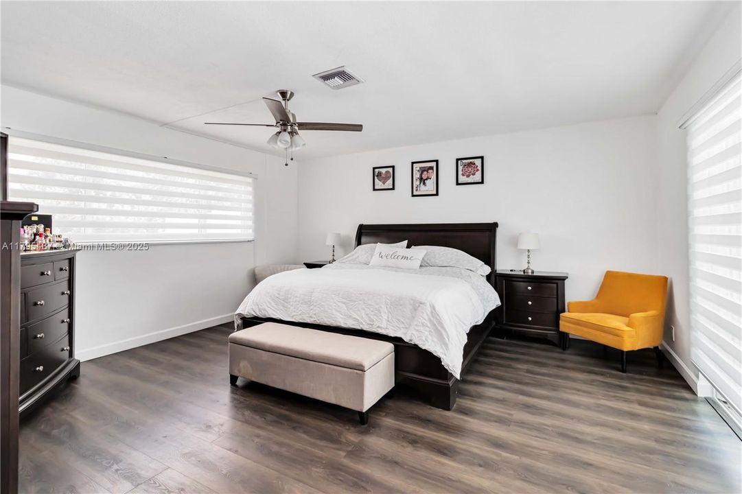 Recently Sold: $899,900 (4 beds, 2 baths, 3319 Square Feet)